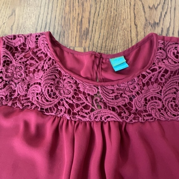 Pssst L maroon top with cut out detail - Picture 4 of 6